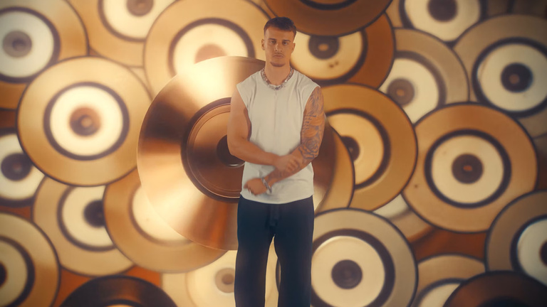 Nine Monkeys - Villa Saturno