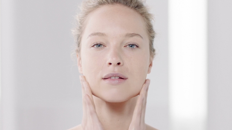 Nine Monkeys - Clarins